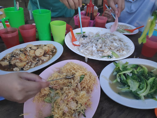 Medan Selera Taman Fajar Batu 7, Sandakan, Sabah.