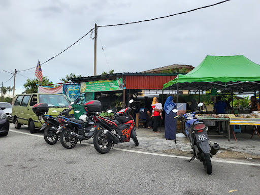 Roti canai depan masjid kampong melayu